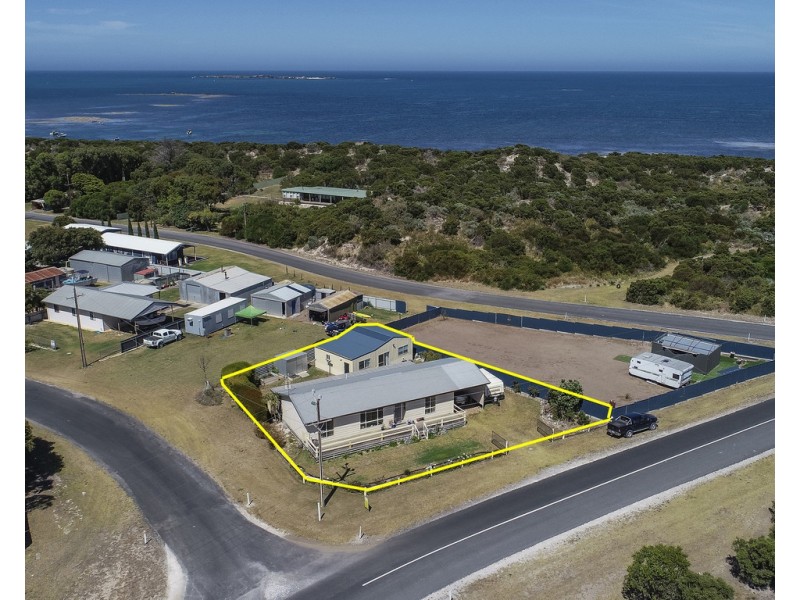 4 Boatswain Point Road, Boatswain Point SA 5275