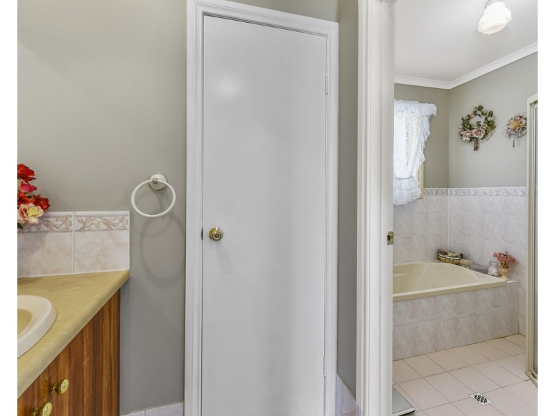 4 Boatswain Point Road, Boatswain Point SA 5275