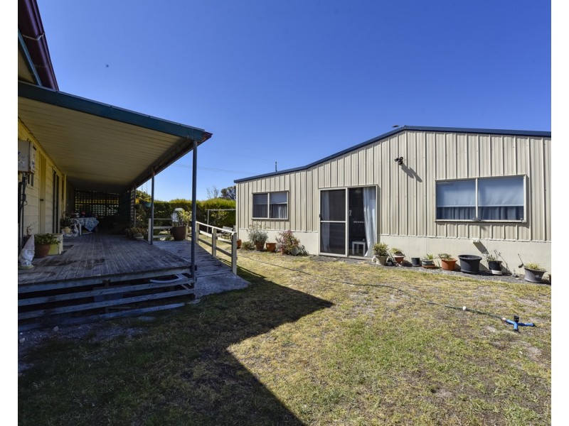 4 Boatswain Point Road, Boatswain Point SA 5275