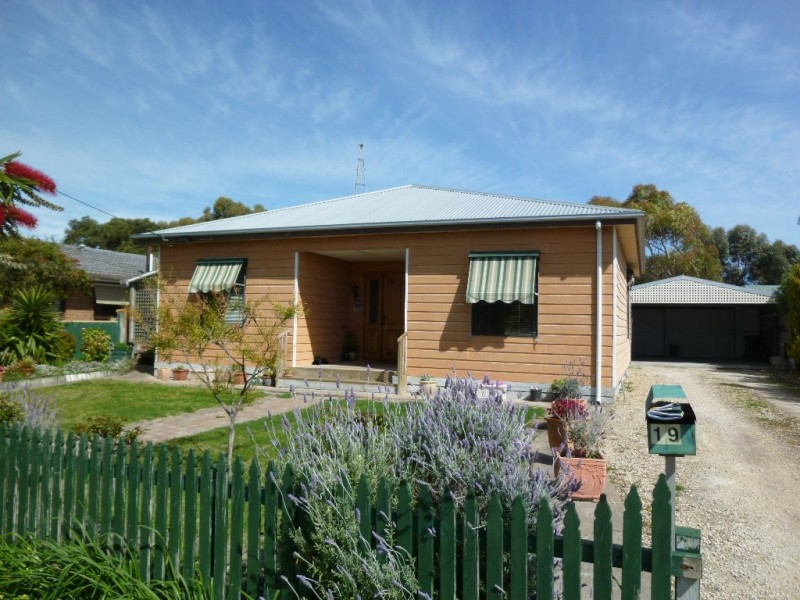 19 Strickland Street, Kingston Se SA 5275