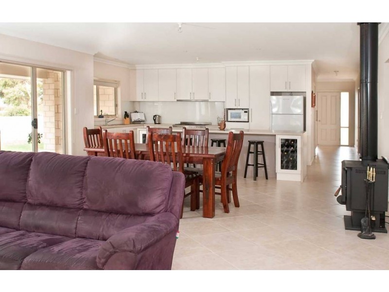 16 Dowdy Street, Kingston Se SA 5275