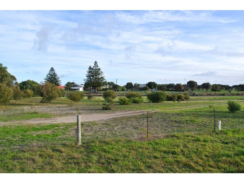 17 Clarke Street, Kingston Se SA 5275