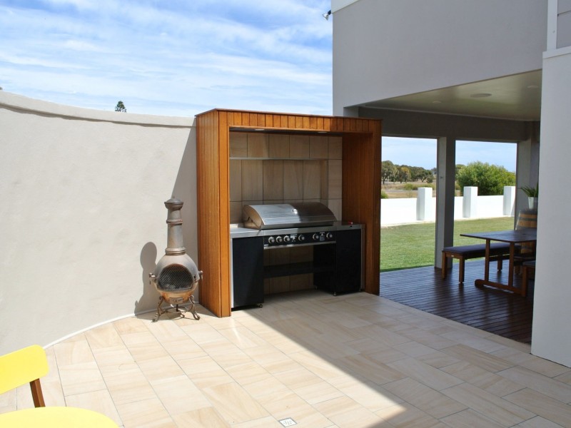 17 Clarke Street, Kingston Se SA 5275