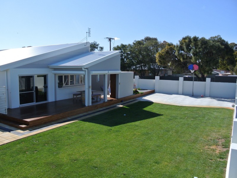 17 Clarke Street, Kingston Se SA 5275