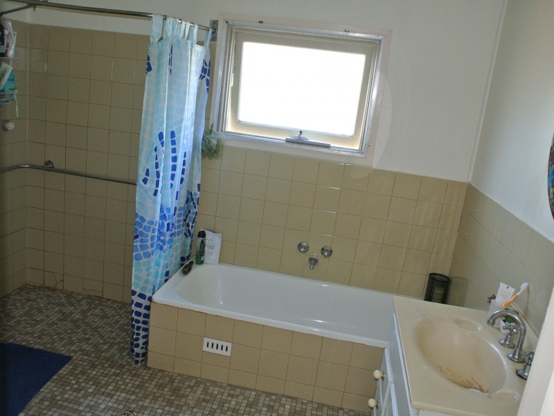 27 Charles Street, Kingston Se SA 5275