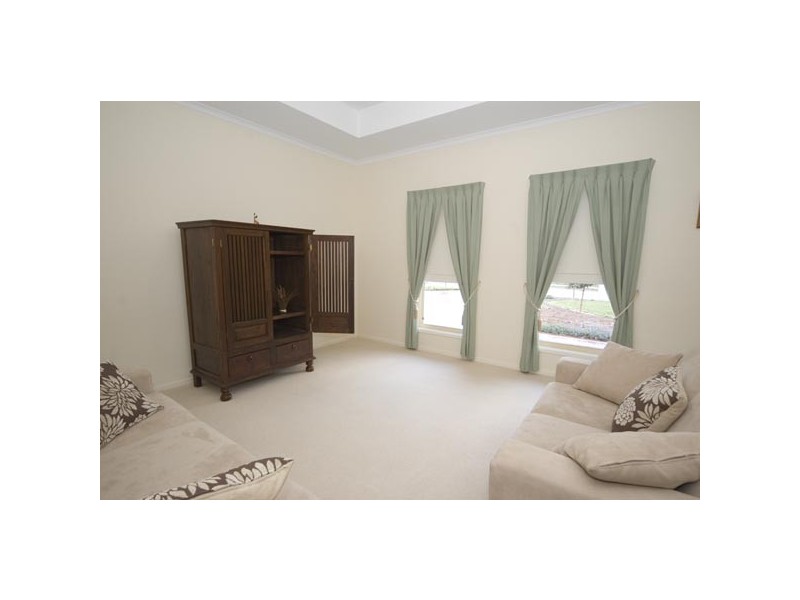 37 Waterford Avenue, Mount Barker SA 5251
