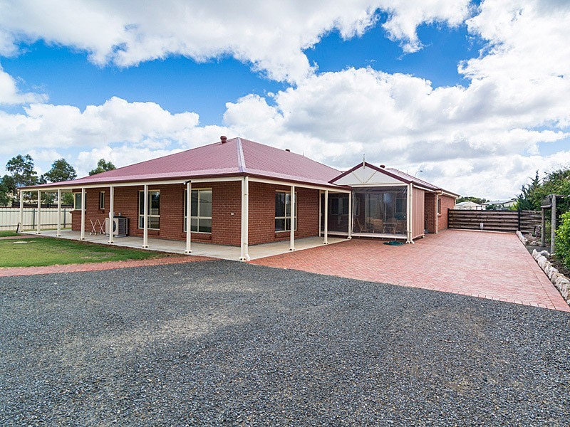 69 Trainers Wy, Strathalbyn SA 5255