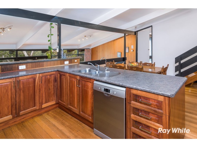 110 Emmett Road, Crafers West SA 5152