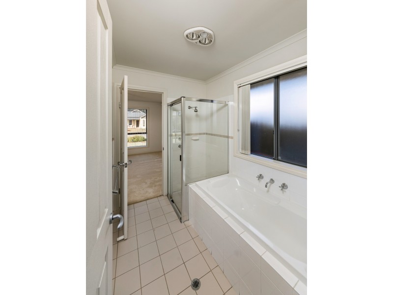 14 Strathmont Drive, Strathalbyn SA 5255