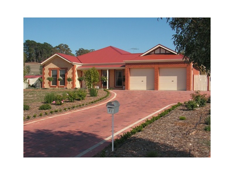 37 Waterford Avenue, Mount Barker SA 5251