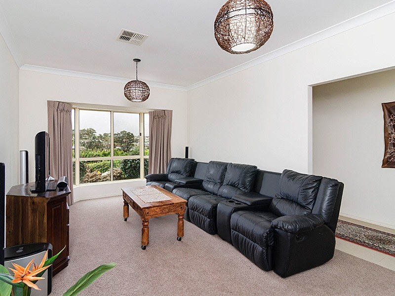 8 Crystal Court, Mount Barker SA 5251