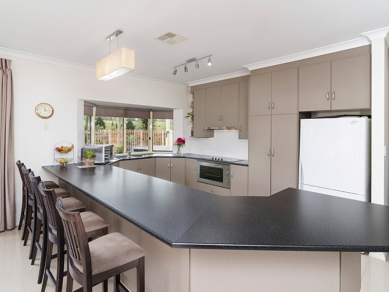 8 Crystal Court, Mount Barker SA 5251