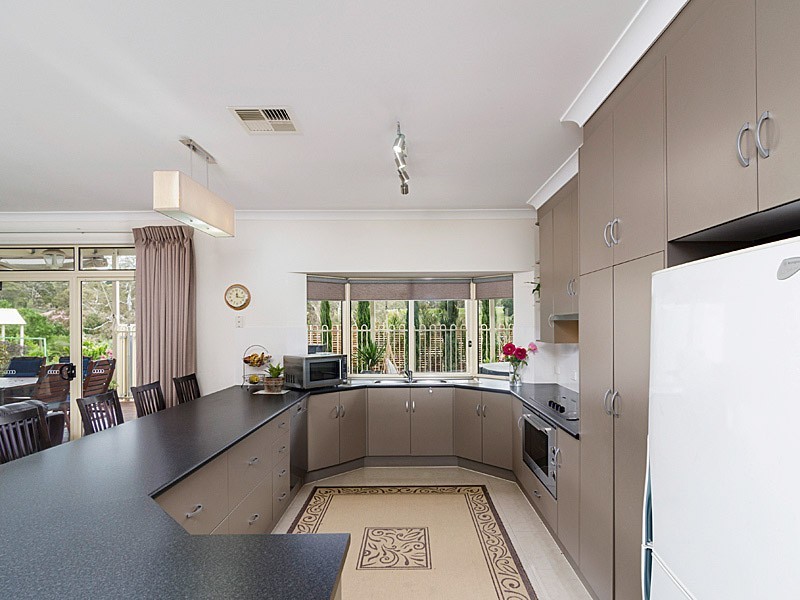 8 Crystal Court, Mount Barker SA 5251