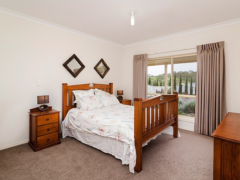 8 Crystal Court, Mount Barker SA 5251