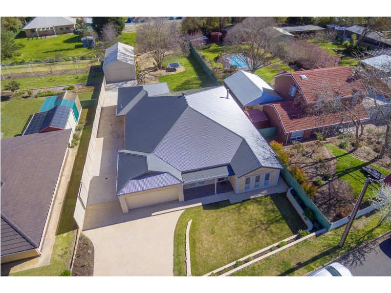 13 Thiele Grove, Hahndorf SA 5245