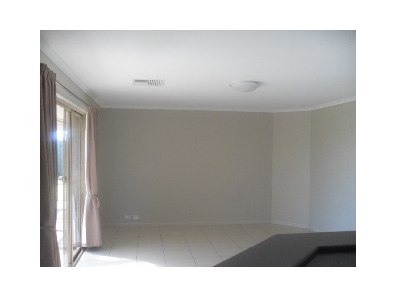 28 Strathford Way, Strathalbyn SA 5255