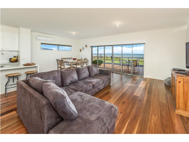 17 Lake Road, Milang SA 5256