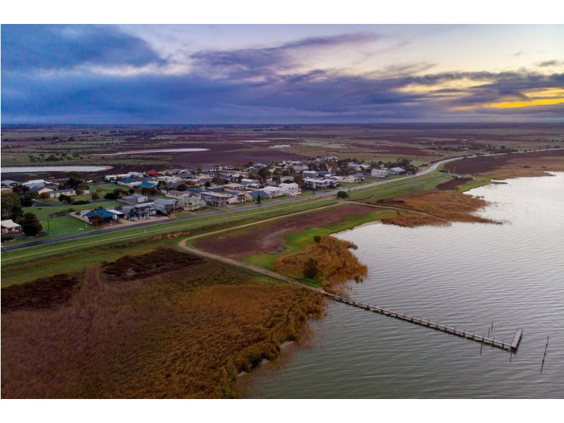 17 Lake Road, Milang SA 5256