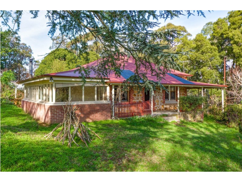 90 Tregarthen Road, Summertown SA 5141