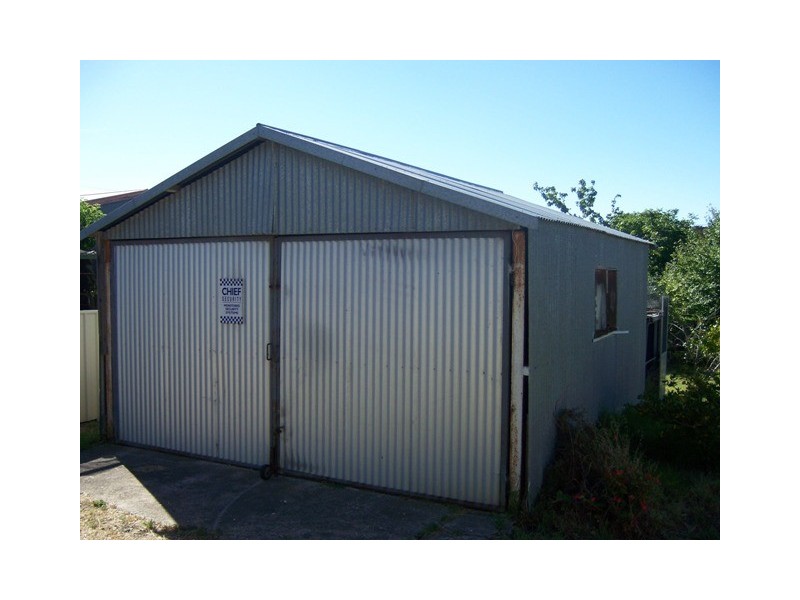 16  Hampden Road, Mount Barker SA 5251