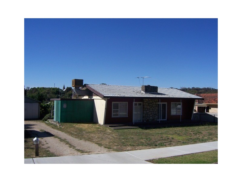 16  Hampden Road, Mount Barker SA 5251