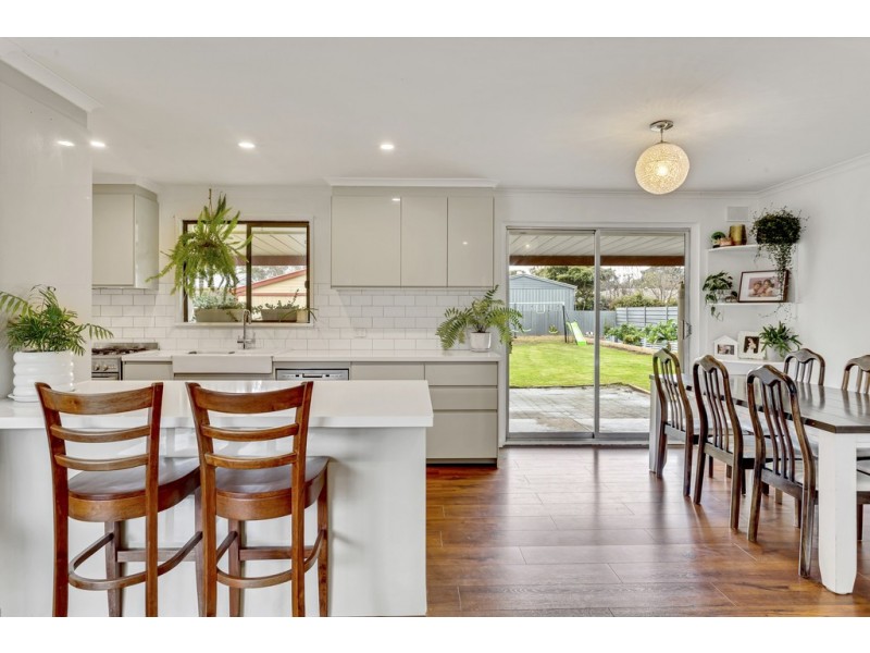 9 Deer Avenue, Mount Barker SA 5251