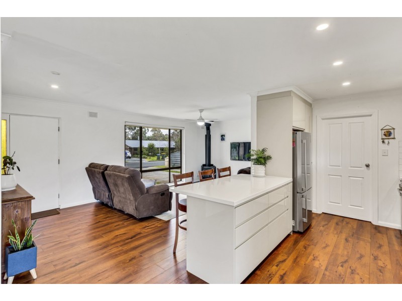 9 Deer Avenue, Mount Barker SA 5251