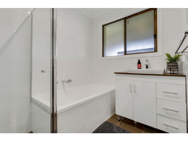 9 Deer Avenue, Mount Barker SA 5251