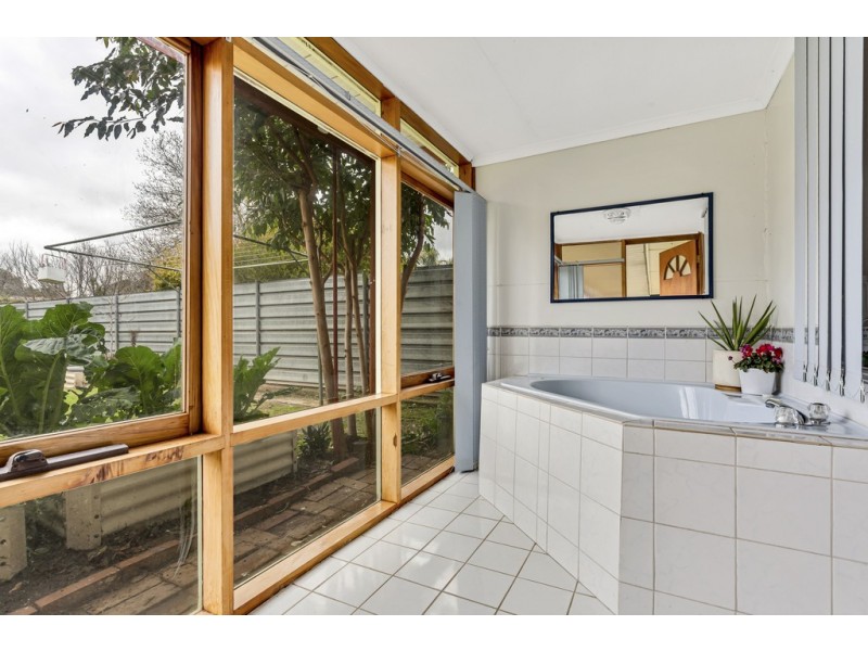 9 Deer Avenue, Mount Barker SA 5251