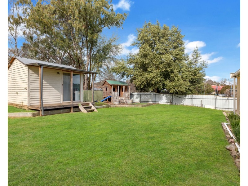 27 Victoria Road, Mount Barker SA 5251