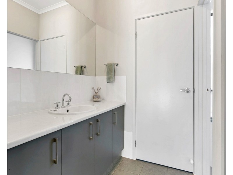 16 Tarra Circuit, Mount Barker SA 5251