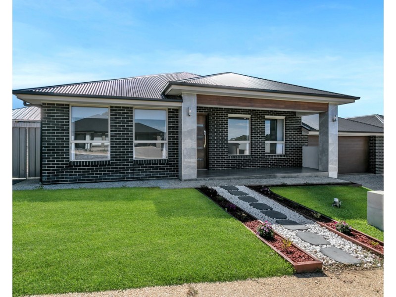 28 Aston Parade, Mount Barker SA 5251