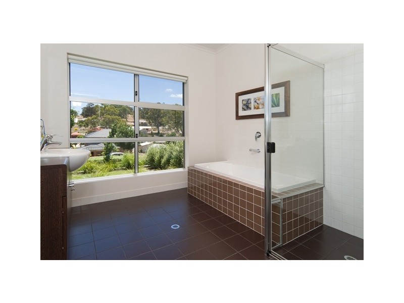 10 Fairfield Road, Mount Barker SA 5251
