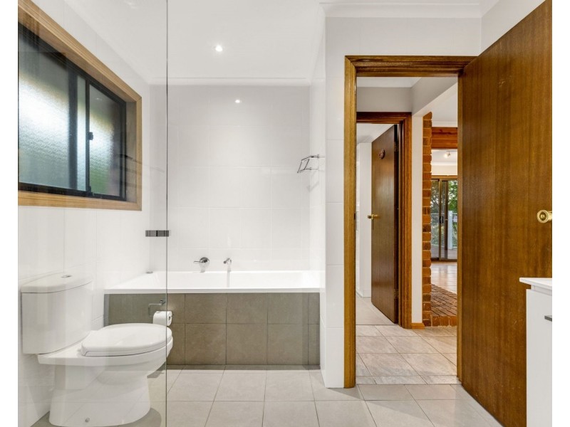 19 Wychwood Grove, Upper Sturt SA 5156