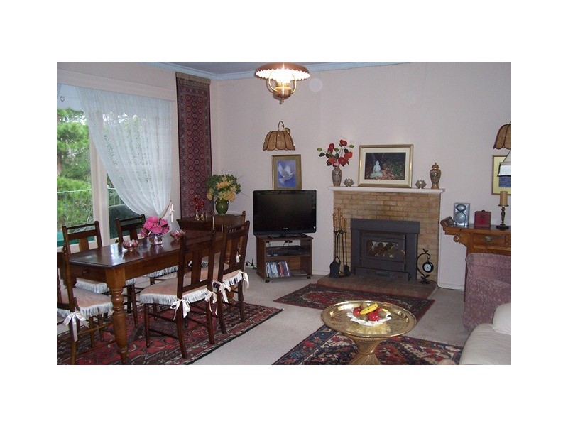 9 White Avenue, Crafers SA 5152