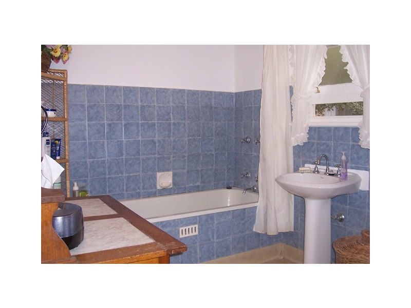 9 White Avenue, Crafers SA 5152