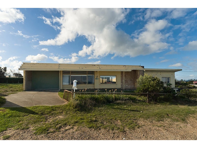 8 Battunga Avenue, Port Elliot SA 5212