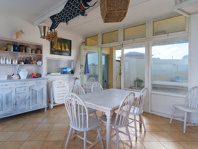 8 Battunga Avenue, Port Elliot SA 5212