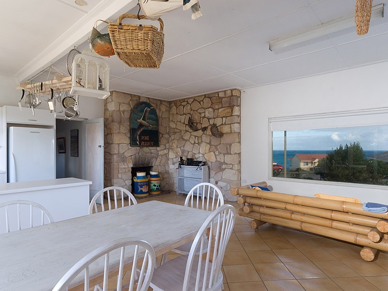 8 Battunga Avenue, Port Elliot SA 5212