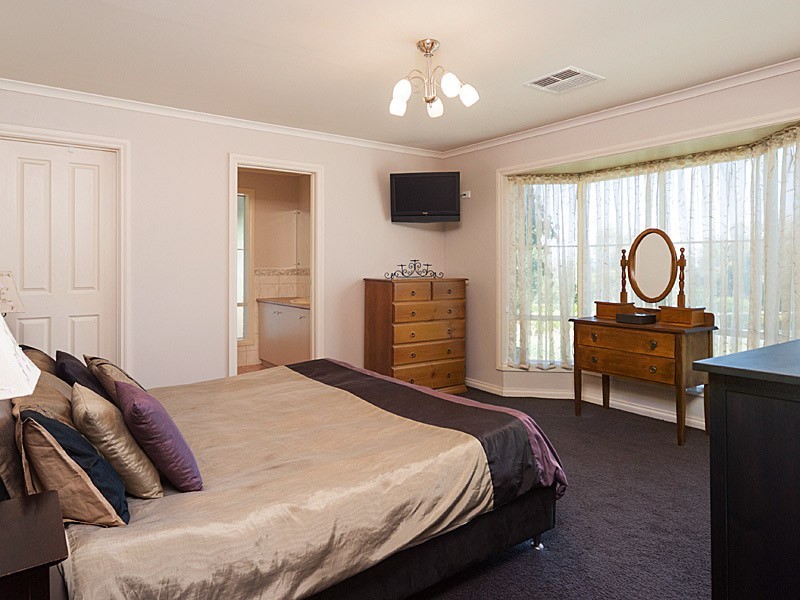 24 Dalmeny Drive, Mount Barker SA 5251