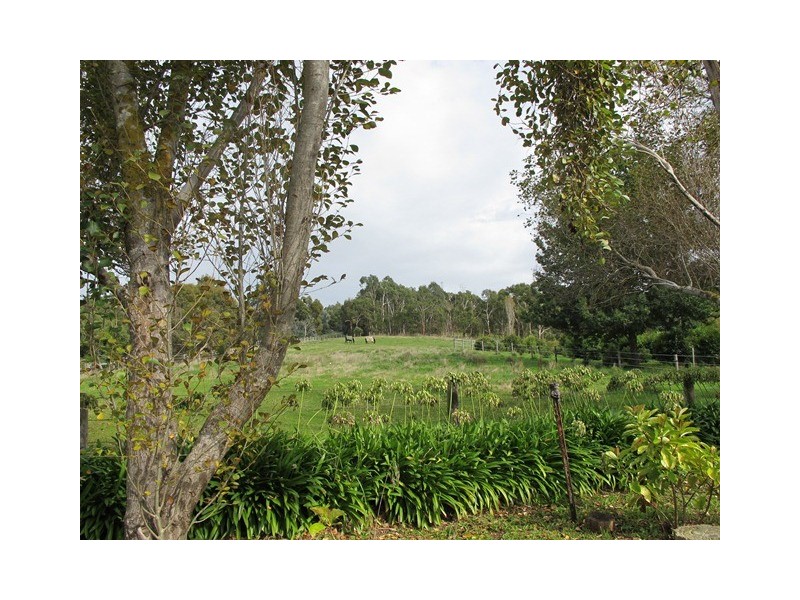 33 Woods Hill Road, Summertown SA 5141