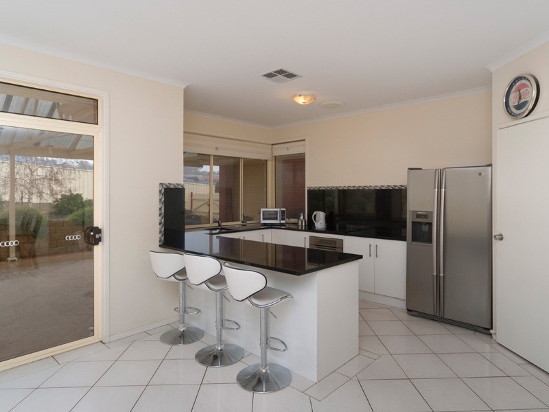 37 Waterford Avenue, Mount Barker SA 5251