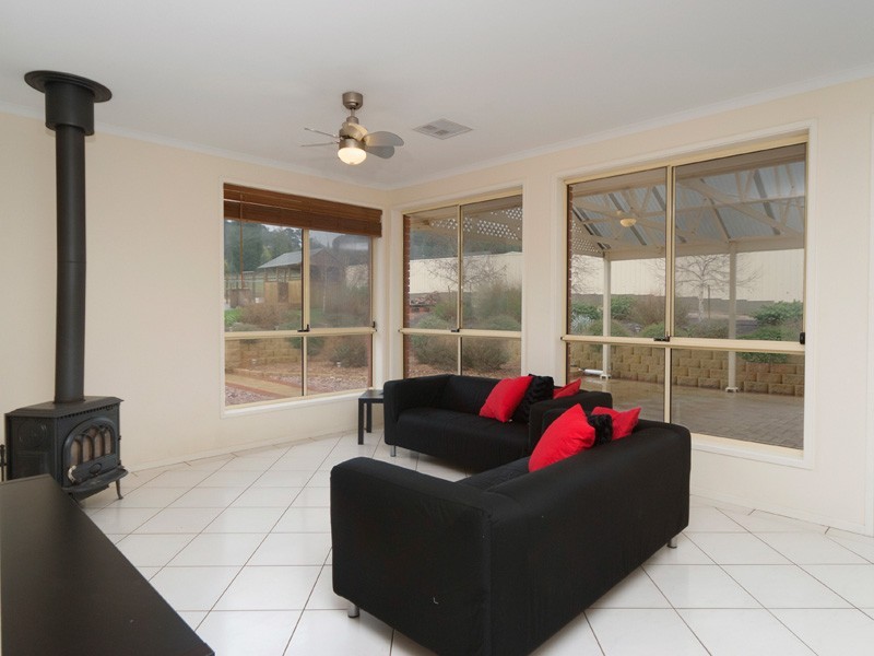 37 Waterford Avenue, Mount Barker SA 5251