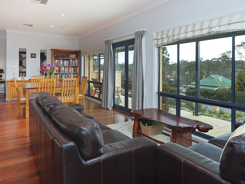 94 Onkaparinga Valley Road, Woodside SA 5244