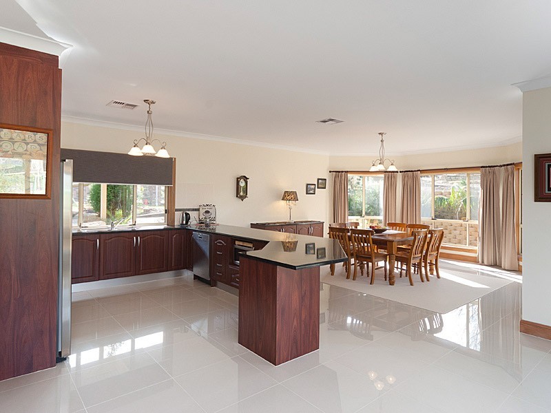 9 Fairfield Road, Mount Barker SA 5251