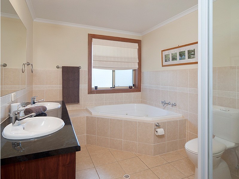 9 Fairfield Road, Mount Barker SA 5251