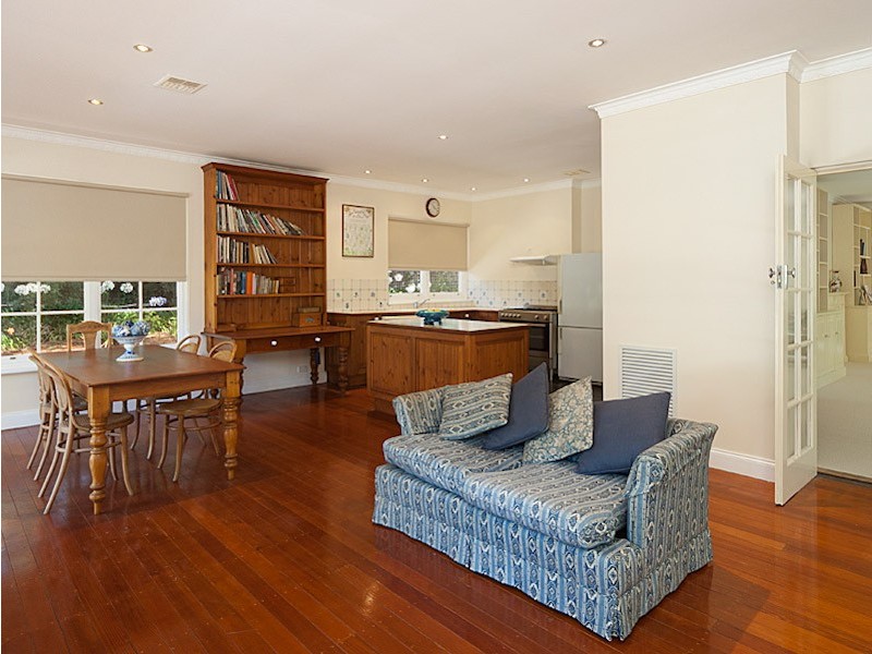 2 Turner Crescent, Stirling SA 5152
