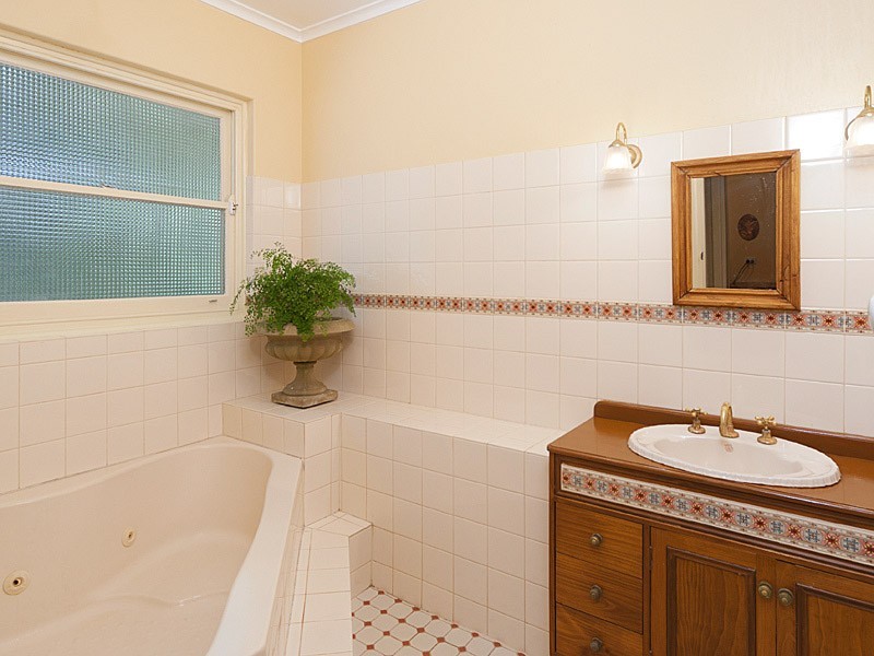 2 Turner Crescent, Stirling SA 5152