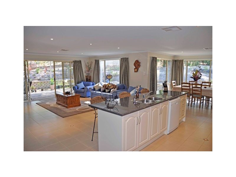 17 Nicholas Paech Drive, Hahndorf SA 5245