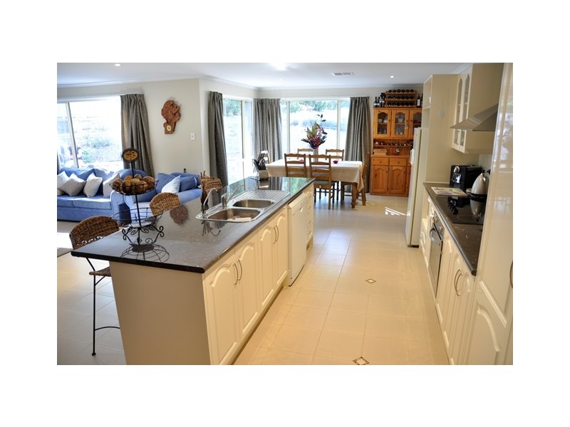 17 Nicholas Paech Drive, Hahndorf SA 5245